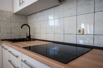 Apartment in Vir for 2–3 Guests with Balcony