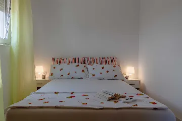 Apartment in Vir for 2–3 Guests with Balcony