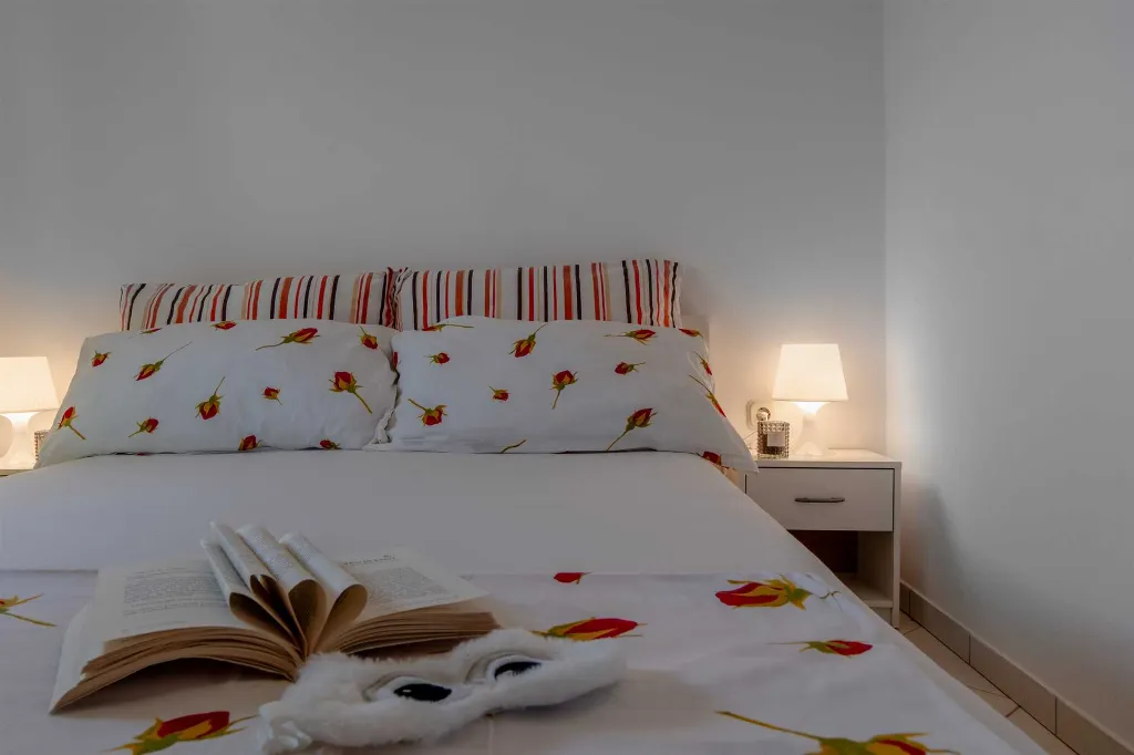 Apartment in Vir for 2–3 Guests with Balcony