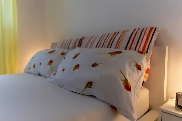 Apartment in Vir for 2–3 Guests with Balcony