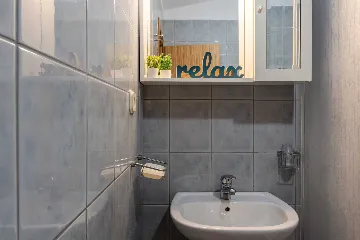 Apartment in Vir for 2–3 Guests with Balcony