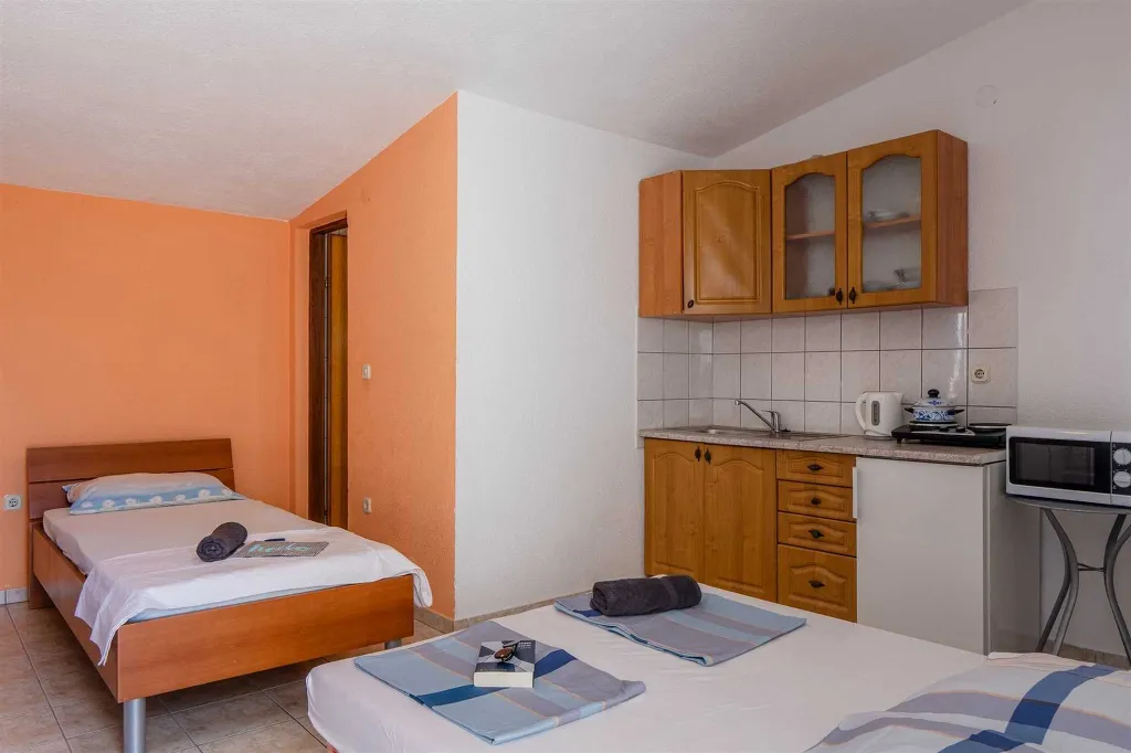 Studio Apartment for 2 in Vir, Croatia