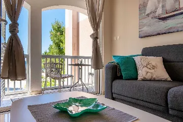 Apartment with Sea View near Pebble Beach in Vir