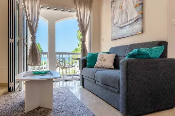 Apartment with Sea View near Pebble Beach in Vir