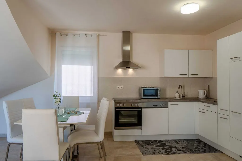 Apartment with Sea View near Pebble Beach in Vir
