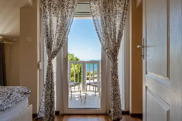 Apartment with Sea View near Pebble Beach in Vir