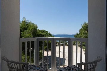 Apartment with Sea View near Pebble Beach in Vir