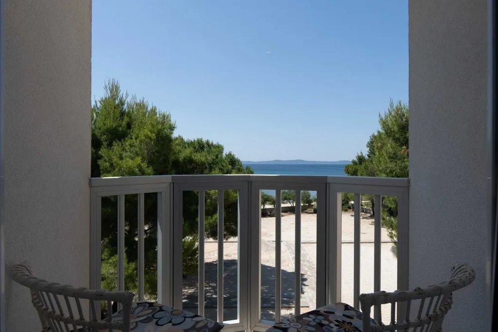 Apartment with Sea View near Pebble Beach in Vir