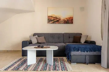 Beachfront 3-Bedroom Apartment in Vir for 6