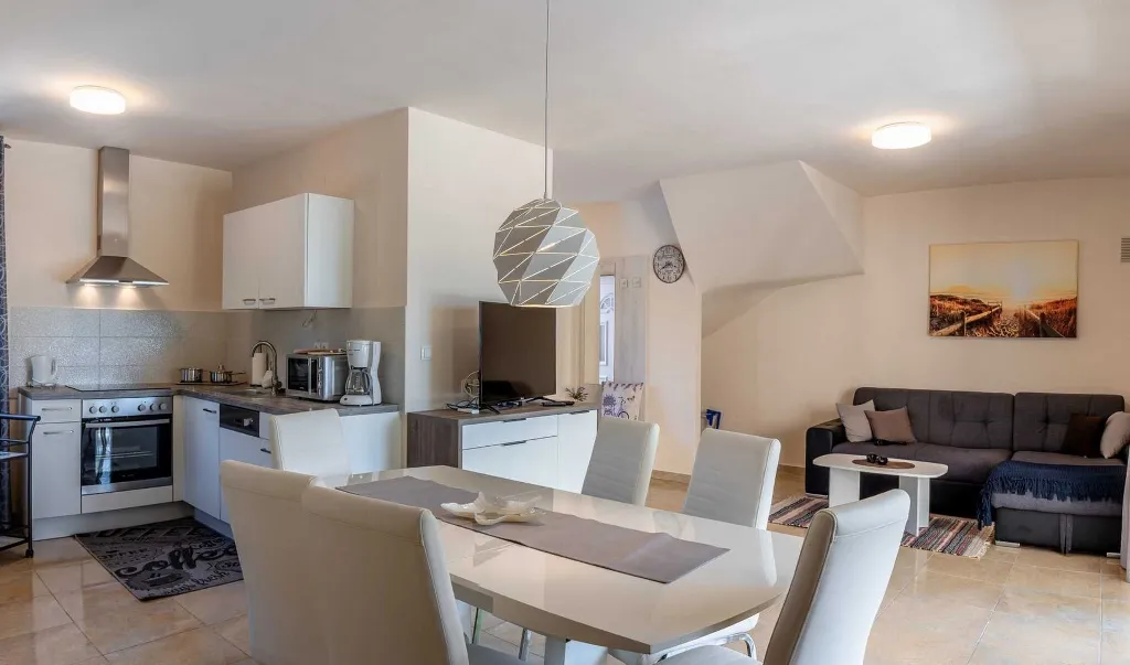 Beachfront 3-Bedroom Apartment in Vir for 6