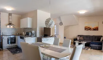 Beachfront 3-Bedroom Apartment in Vir for 6