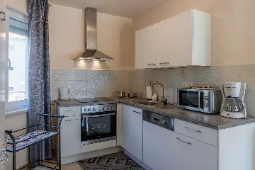 Beachfront 3-Bedroom Apartment in Vir for 6