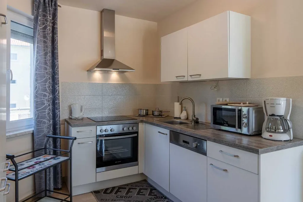 Beachfront 3-Bedroom Apartment in Vir for 6