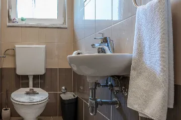 Beachfront 3-Bedroom Apartment in Vir for 6