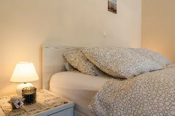 Beachfront 3-Bedroom Apartment in Vir for 6