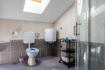 Beachfront 3-Bedroom Apartment in Vir for 6