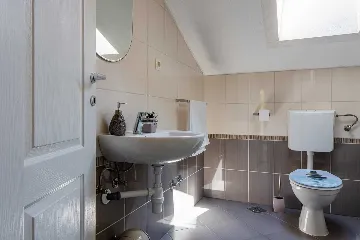 Beachfront 3-Bedroom Apartment in Vir for 6