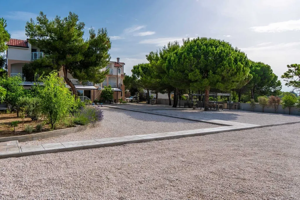 Beachfront 3-Bedroom Apartment in Vir for 6