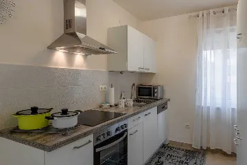 Sea-View 3-Bedroom Apartment in Vir for 6