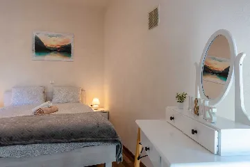 Sea-View 3-Bedroom Apartment in Vir for 6