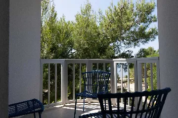 Sea-View 3-Bedroom Apartment in Vir for 6