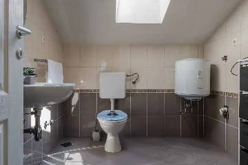 Sea-View 3-Bedroom Apartment in Vir for 6