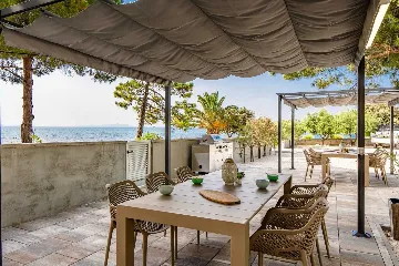 Sea-View 3-Bedroom Apartment in Vir for 6