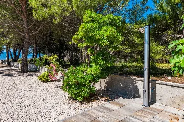 Sea-View 3-Bedroom Apartment in Vir for 6