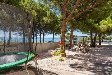 Sea-View 3-Bedroom Apartment in Vir for 6