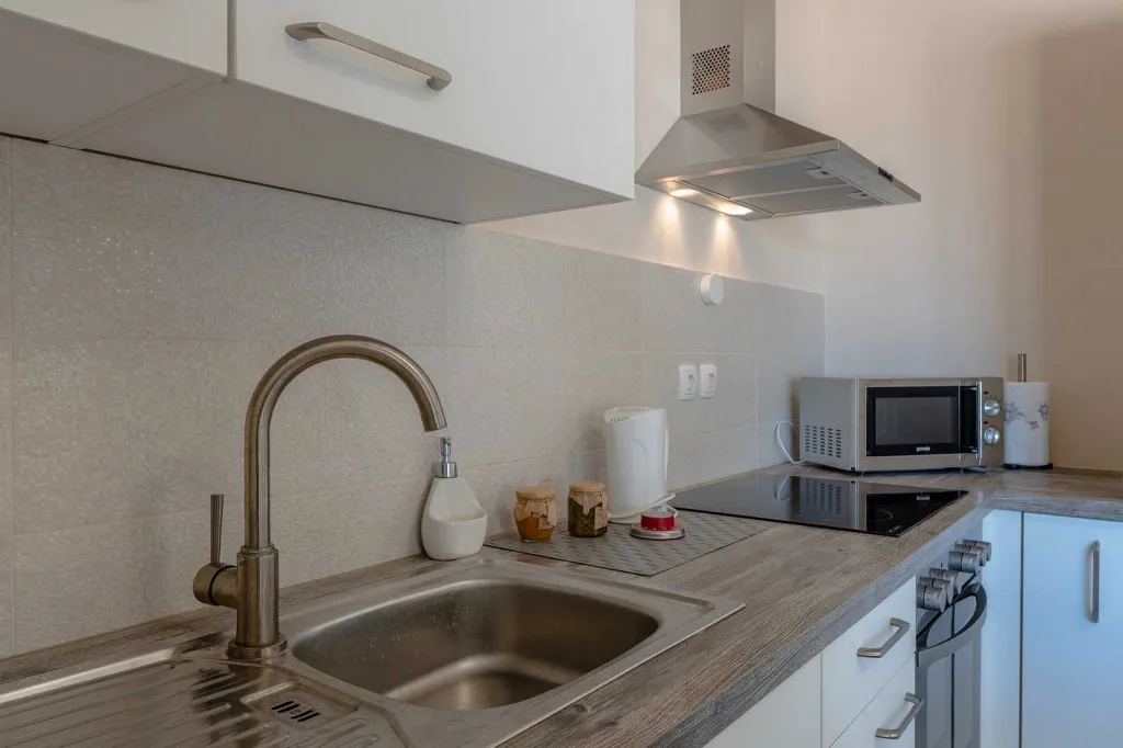 Apartment in Vir for 4 with Sea-View Terrace