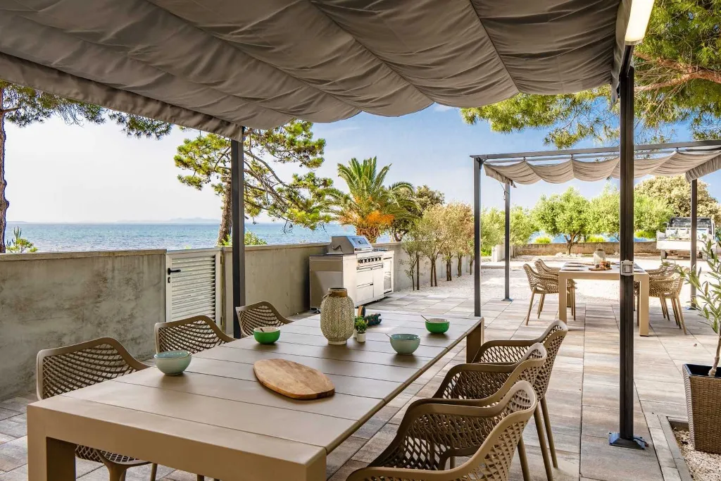 Apartment in Vir for 4 with Sea-View Terrace