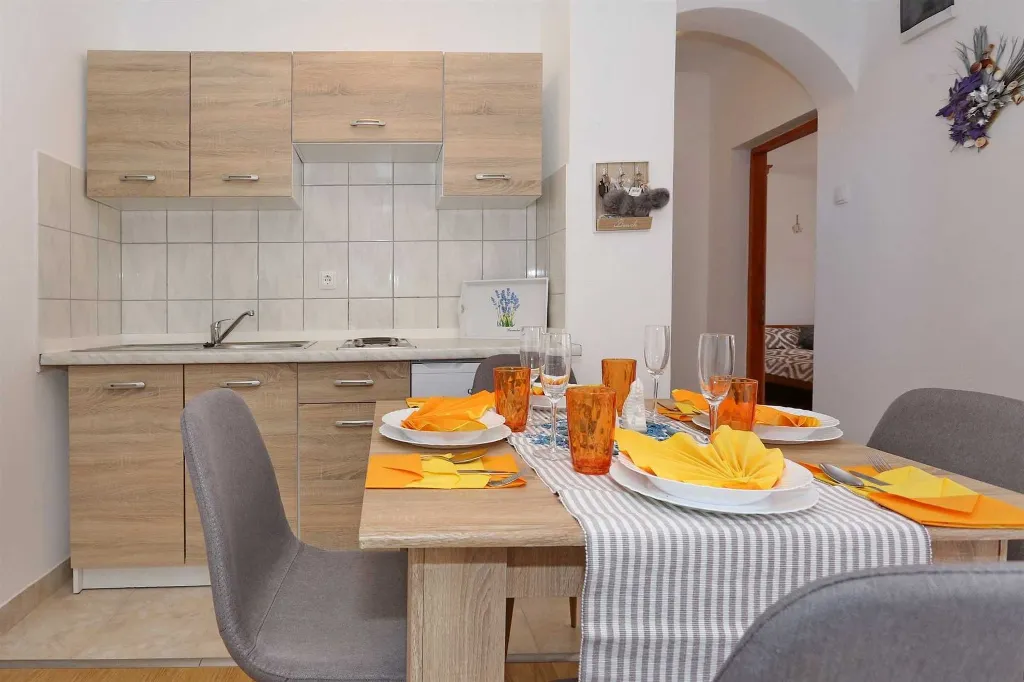 Apartment with Balcony in Vir for 2–3 Guests