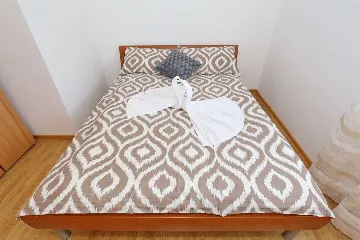 Apartment with Balcony in Vir for 2–3 Guests