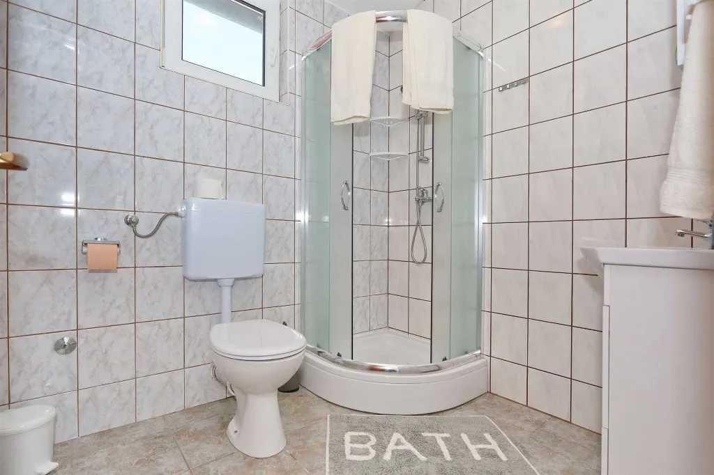 Apartment with Balcony in Vir for 2–3 Guests