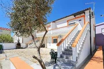 Apartment with Balcony in Vir for 2–3 Guests