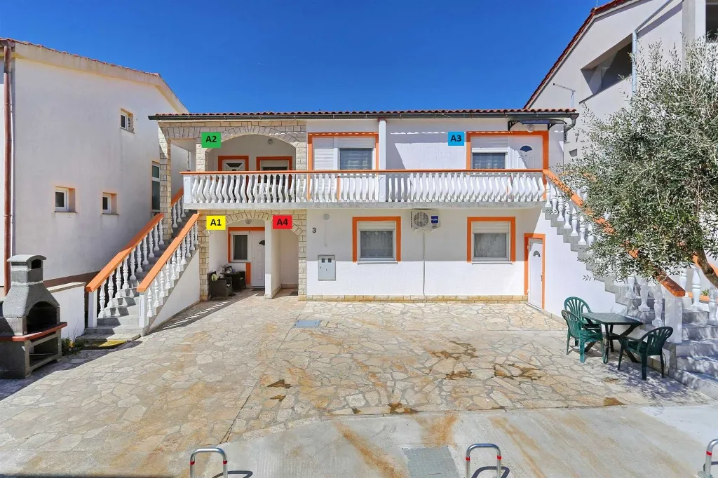 Apartment with Balcony in Vir for 2–3 Guests