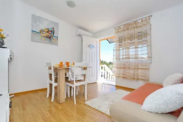1-Bedroom Apartment for 3-4 Guests in Vir