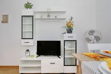 1-Bedroom Apartment for 3-4 Guests in Vir