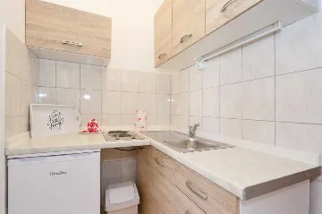 1-Bedroom Apartment for 3-4 Guests in Vir