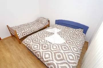 1-Bedroom Apartment for 3-4 Guests in Vir