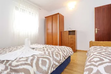1-Bedroom Apartment for 3-4 Guests in Vir