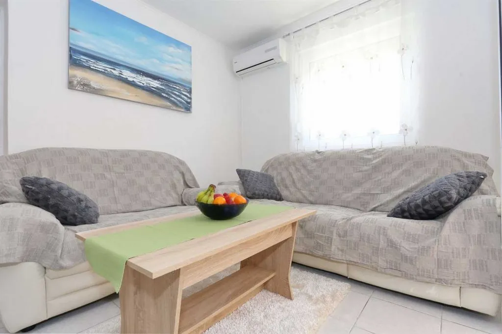 Quiet Apartment in Vir for 4–5 Guests