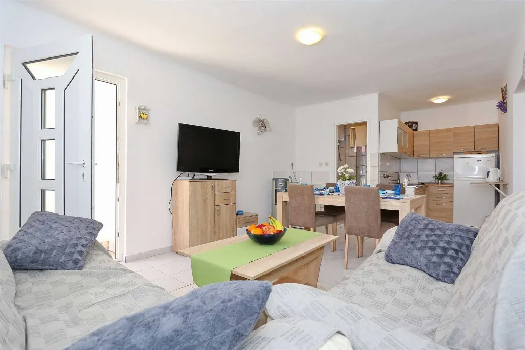 Quiet Apartment in Vir for 4–5 Guests