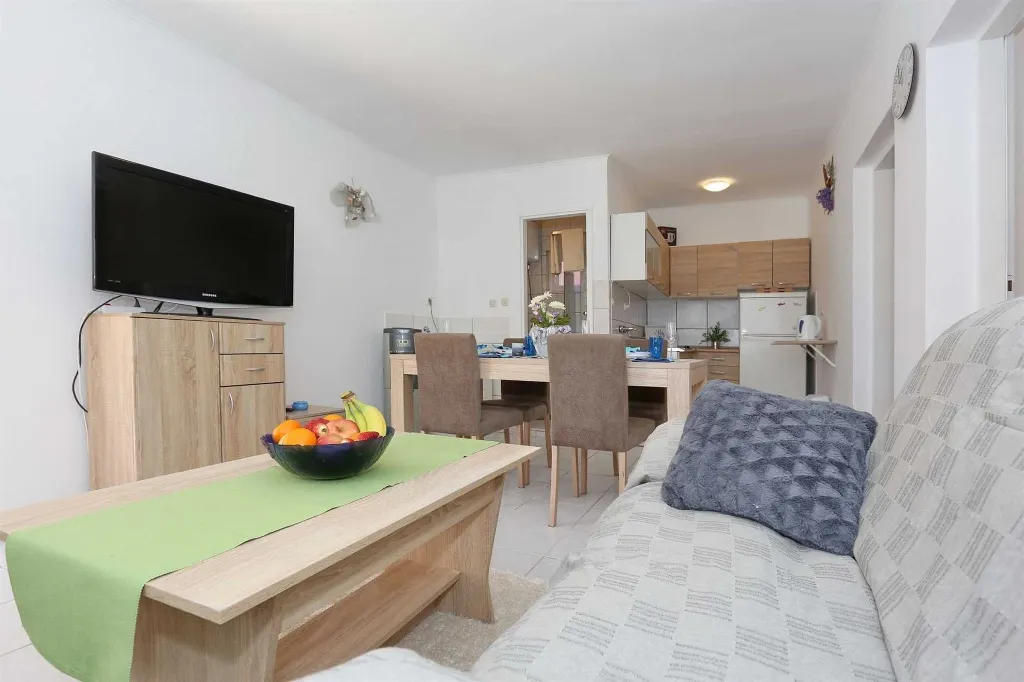 Quiet Apartment in Vir for 4–5 Guests