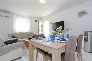 Quiet Apartment in Vir for 4–5 Guests