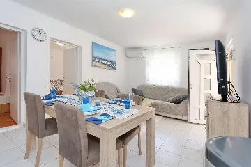 Quiet Apartment in Vir for 4–5 Guests