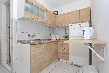 Quiet Apartment in Vir for 4–5 Guests