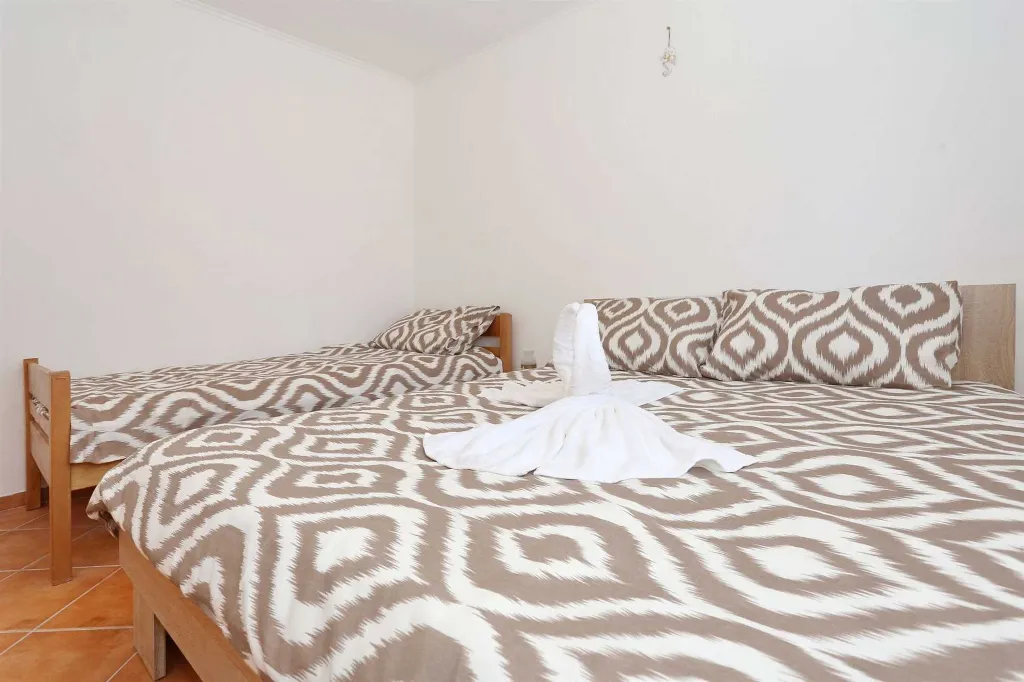 Quiet Apartment in Vir for 4–5 Guests