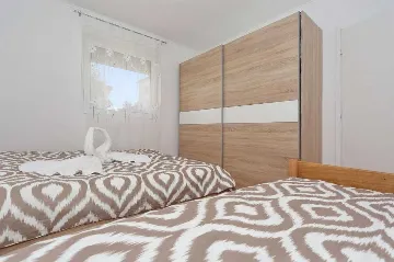 Quiet Apartment in Vir for 4–5 Guests