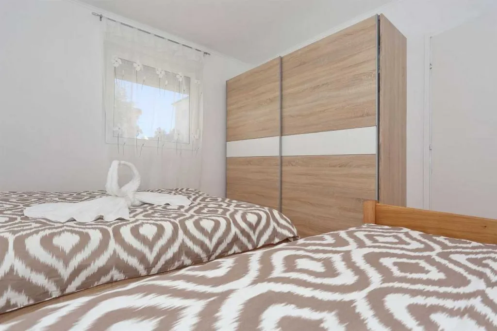 Quiet Apartment in Vir for 4–5 Guests